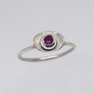 Simplicity ring with rubby colour stone